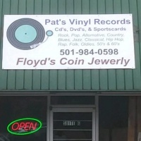 Pat's Vinyl Records Logo