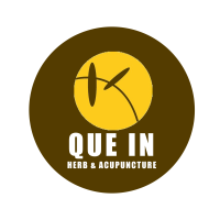 Que In Herb and Acupuncture Logo