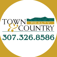 Town & Country Realty LLC Logo